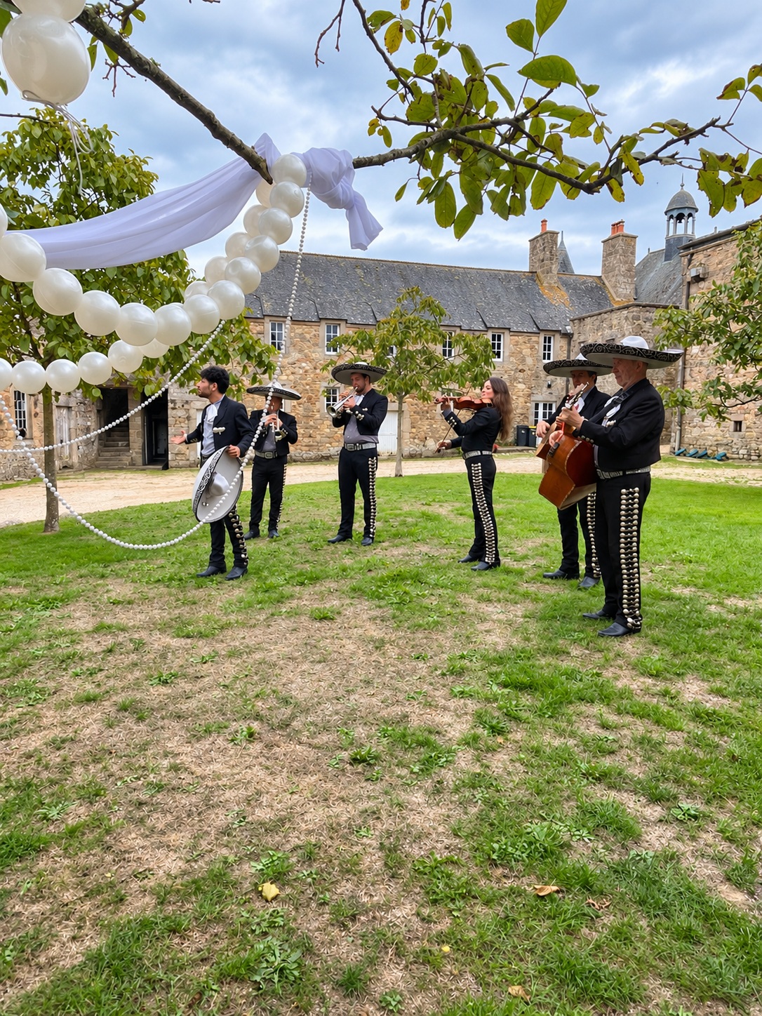 Mariachis dans le jardin