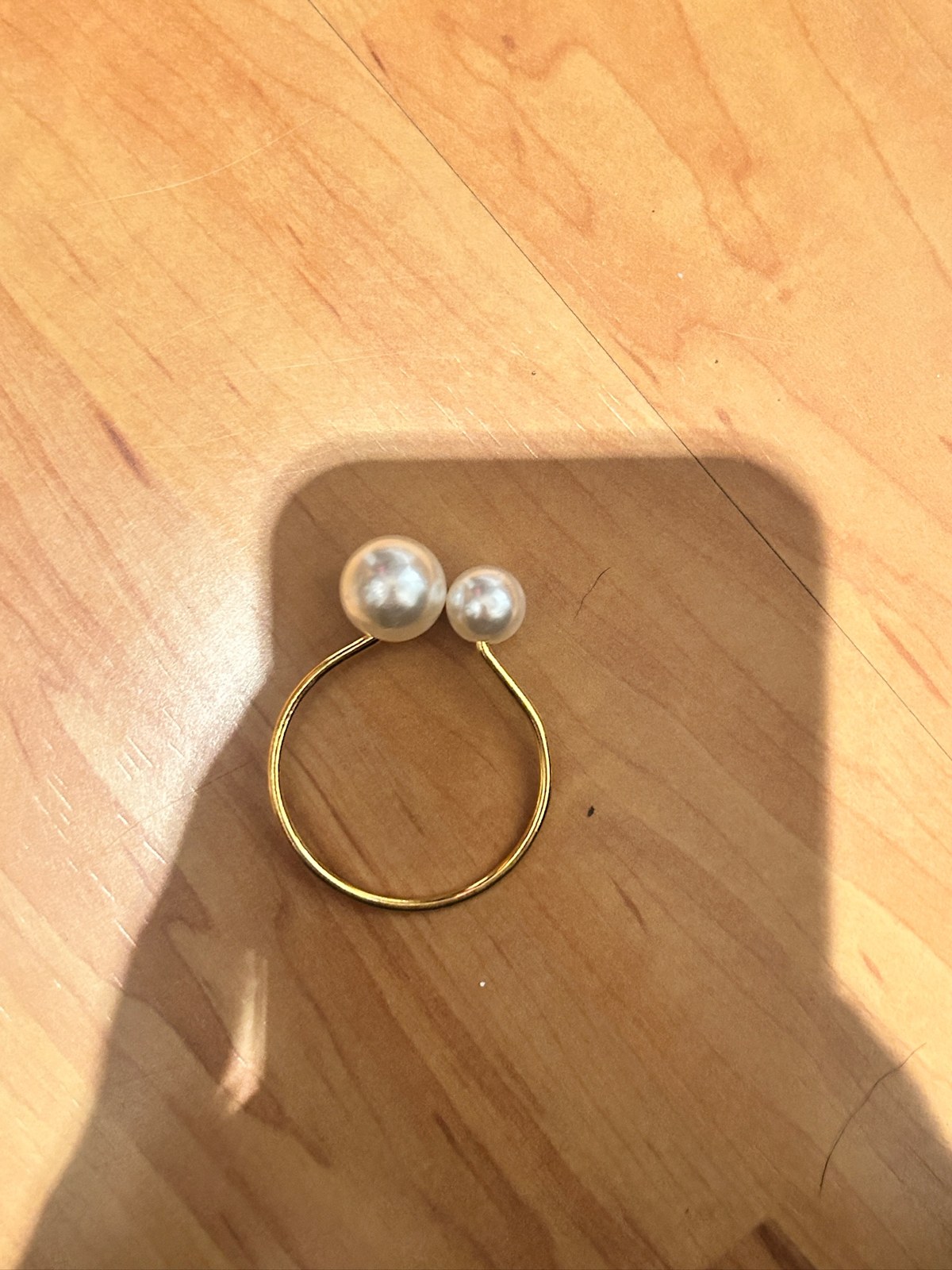 Préparation — rond de serviette doré et perles